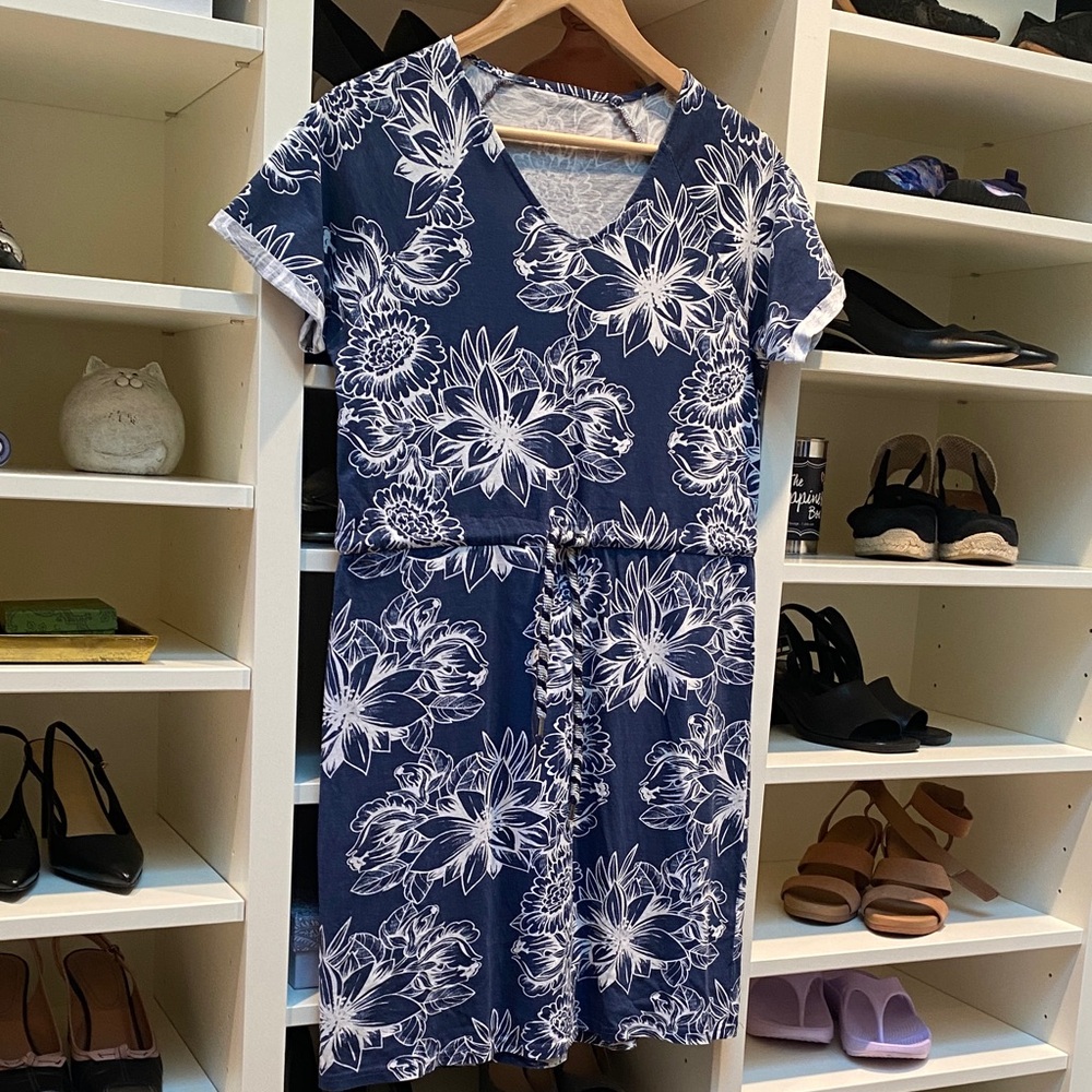 Navy & White Floral Mini Dress. Size XS.  EUC.